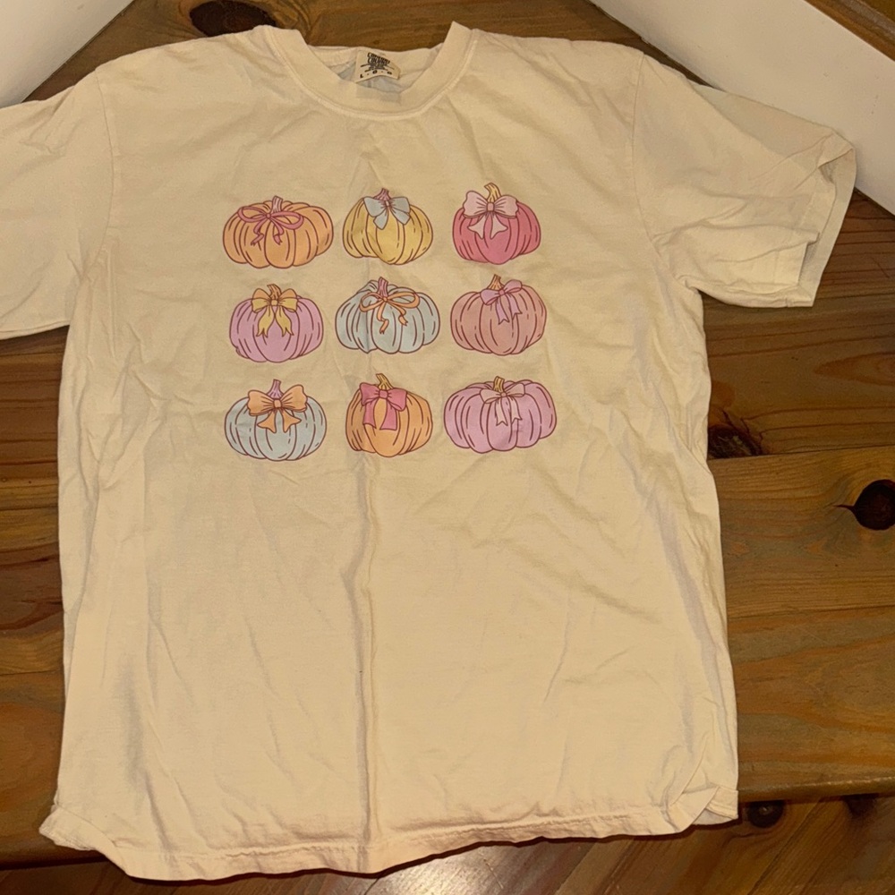 Women’s Cream Pumpkin Graphic T-Shirt